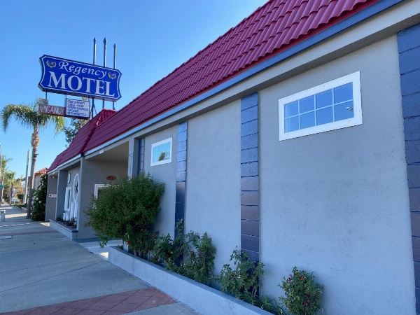 Regency Motel image 1